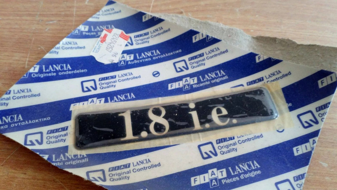 Emblem 1.8 i.e. fits Lancia Dedra 82454267 Genuine View Front