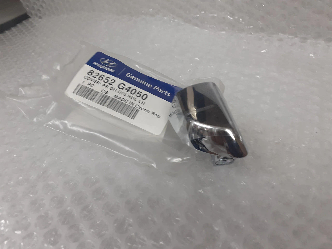 82652G4050 Exterior Door Handle Cover Left RHD fits Hyundai Kia 82652-G4050 View Front