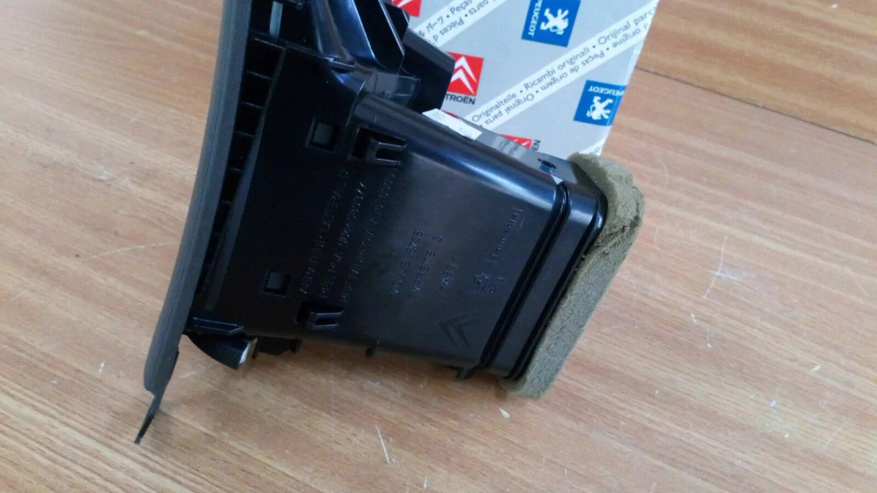 Air Vent Right fits Peugeot 407 8265L4 Genuine View Right