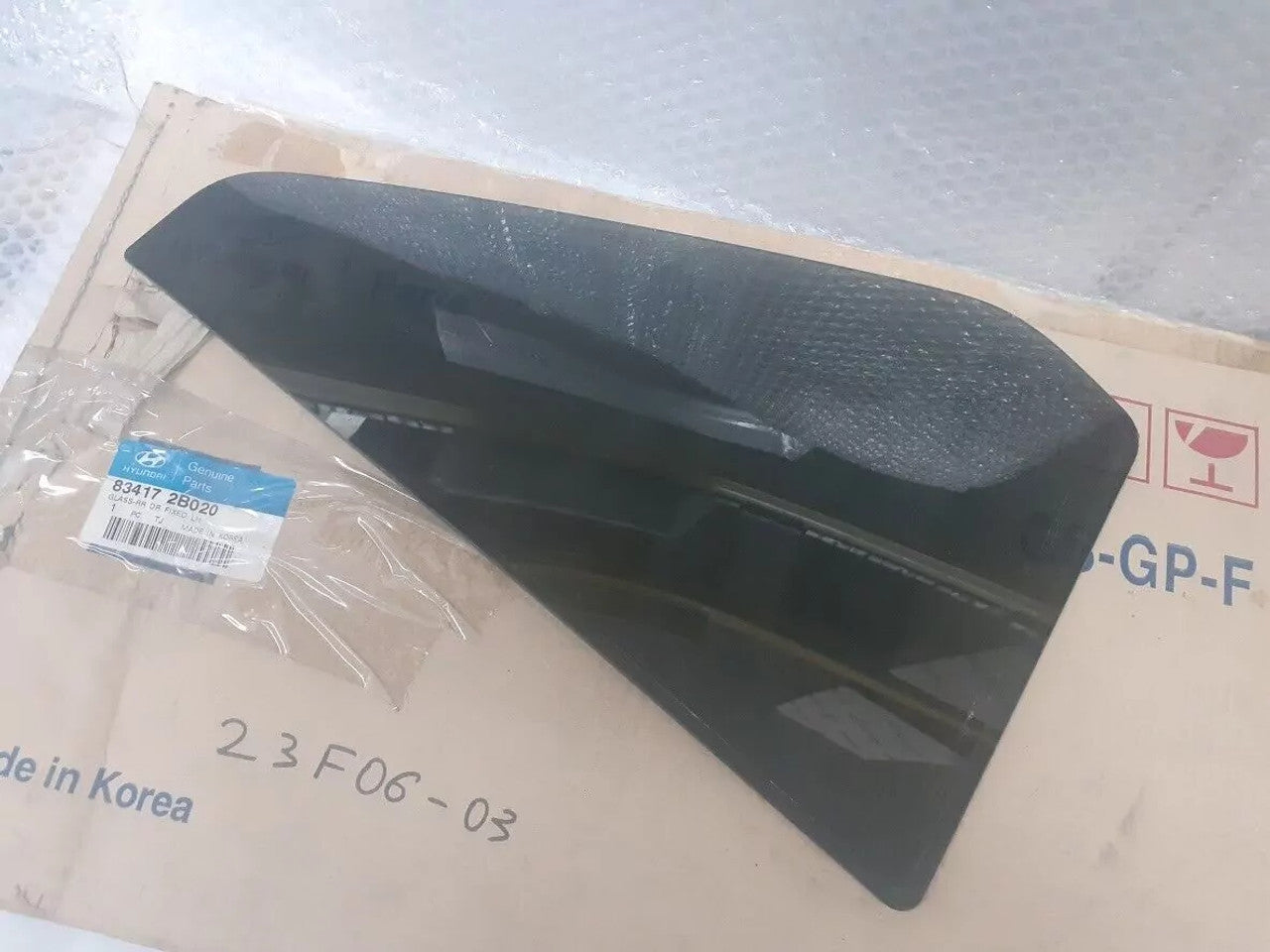 Window Glass Rear Door Fixed Left fits Hyundai Santa Fe 834172B020 Genuine View Front