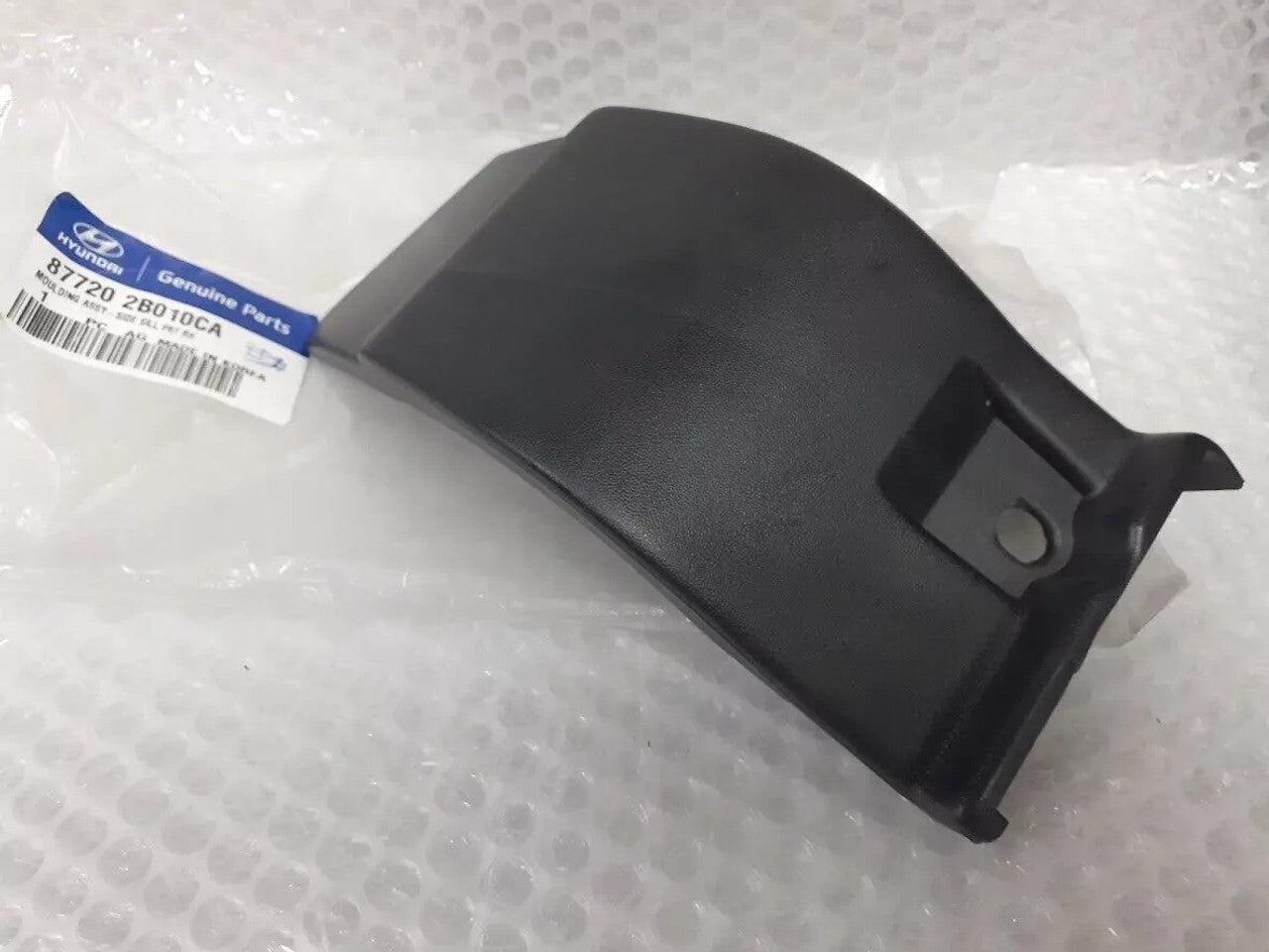 Molding Side Sill Front Right fits Hyundai Santa Fe 877202B010CA Genuine View Front