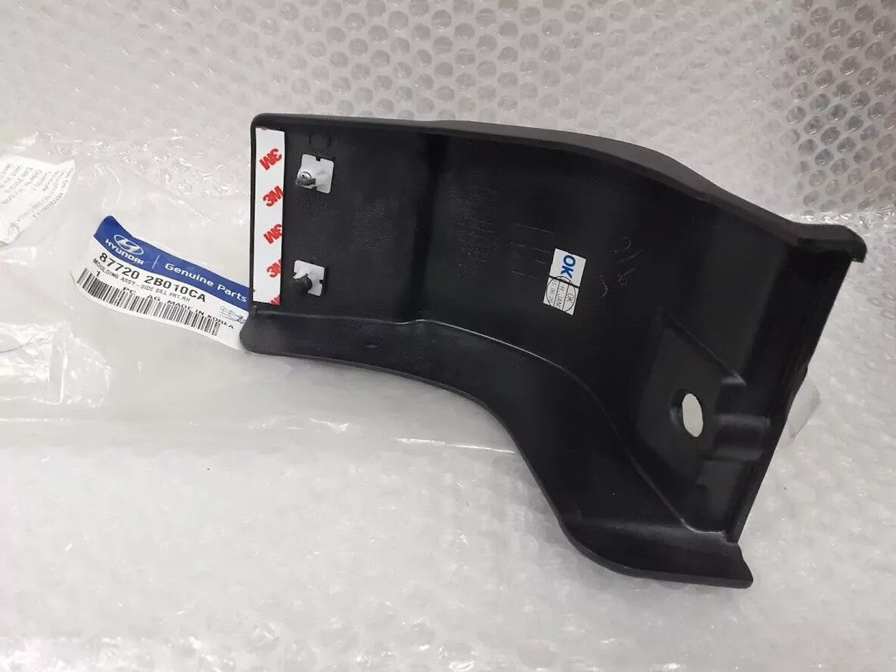 Molding Side Sill Front Right fits Hyundai Santa Fe 877202B010CA Genuine View Rear