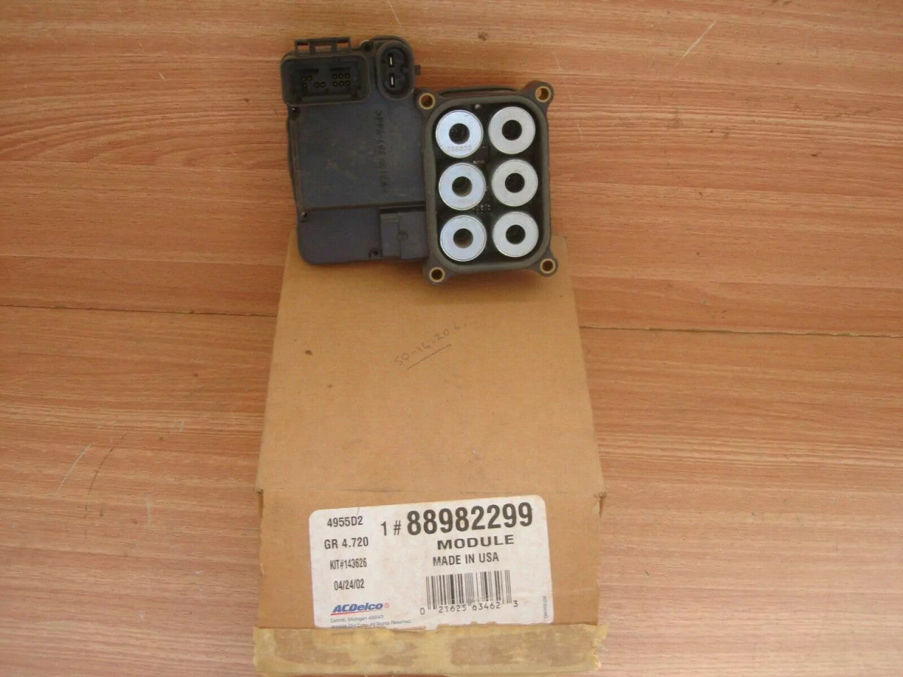 ABS Control Module fits Chevrolet Blazer GMC Jimmy 4.3 V6 88982299 Genuine View Left