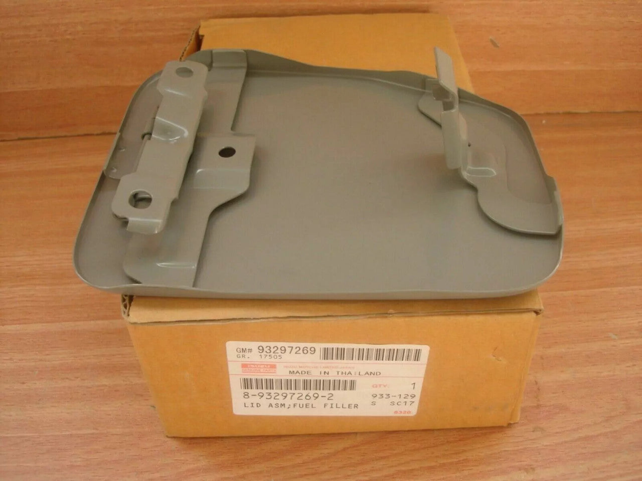 Fuel Door fits Isuzu Dmax D-Max Pickup Rodeo Denver Chevrolet LUV Genuine 8932972692 View Rear