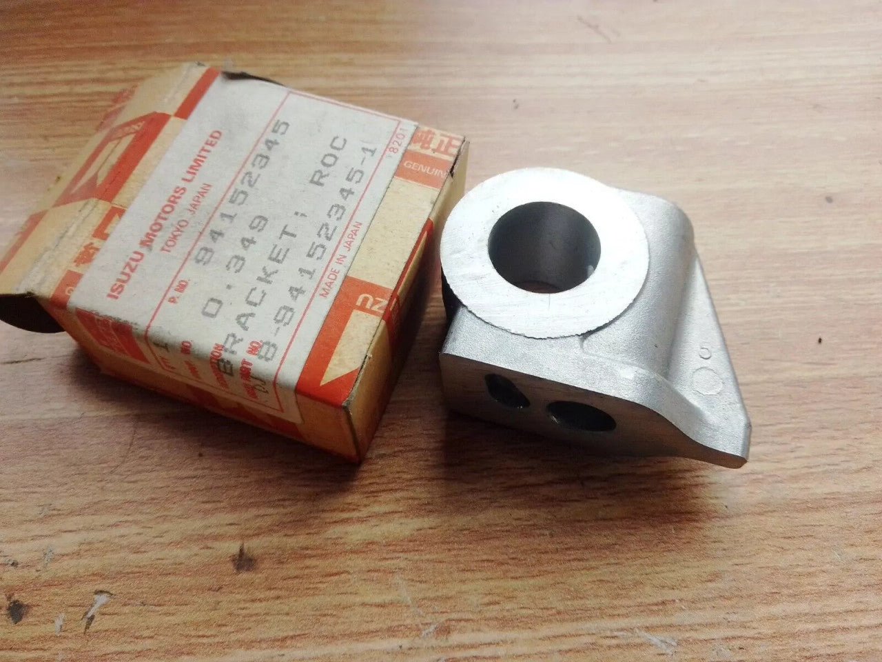 Rocker Arm Shaft Bracket fits Isuzu 4JA1 4JH1 8941523451 Genuine View Rear