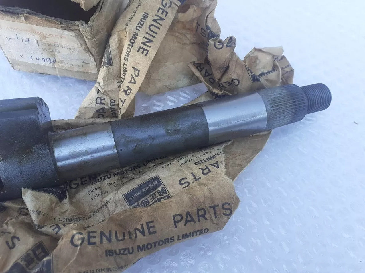 Steering Gear Sector Shaft fits Isuzu Pickup KB Chevrolet LUV 8942308840 Genuine View Left