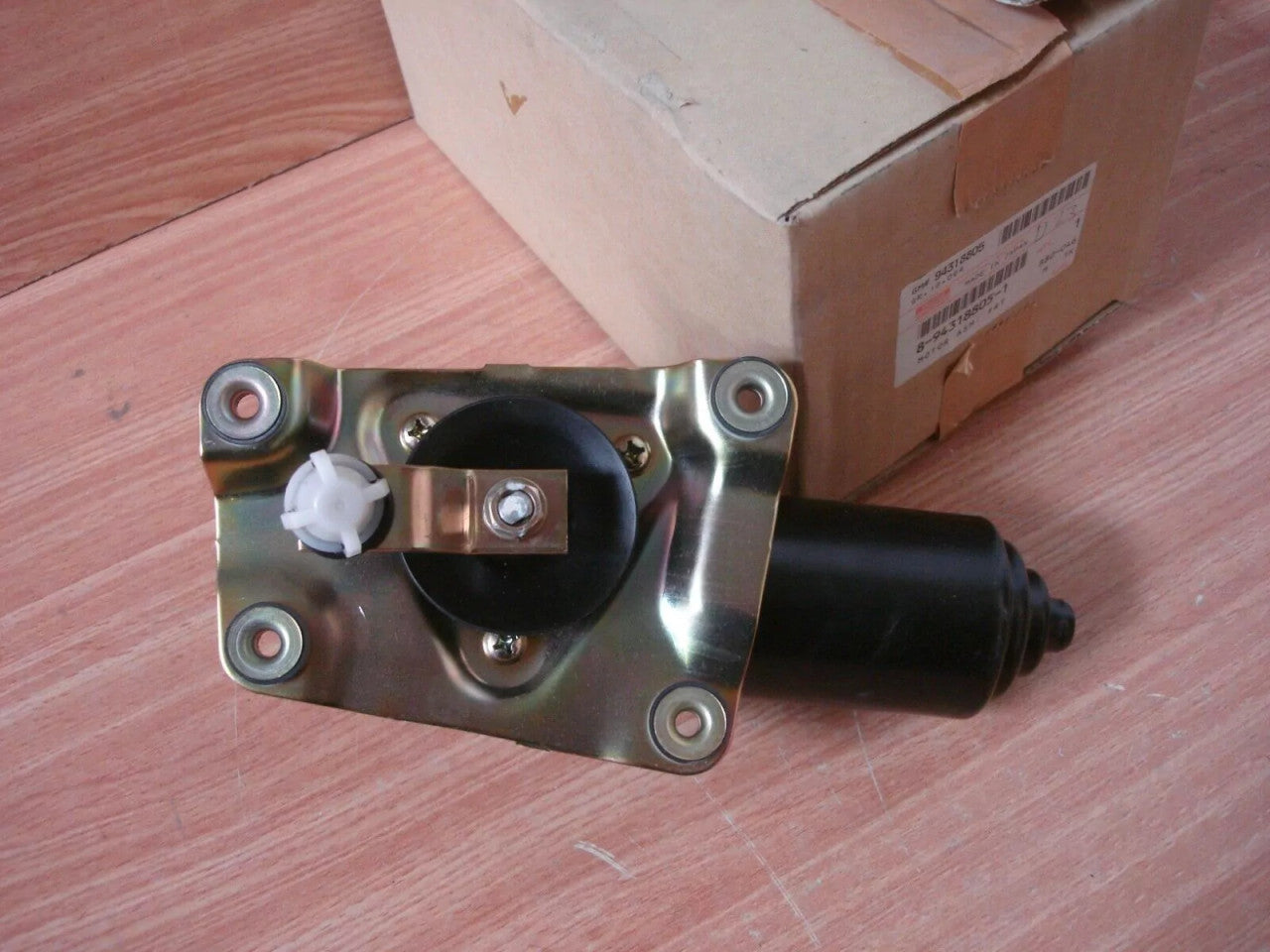 Wiper Motor Front fits Isuzu MU UCS69 Pickup TFS TFR Chevrolet LUV Genuine 8943188051 View Rear