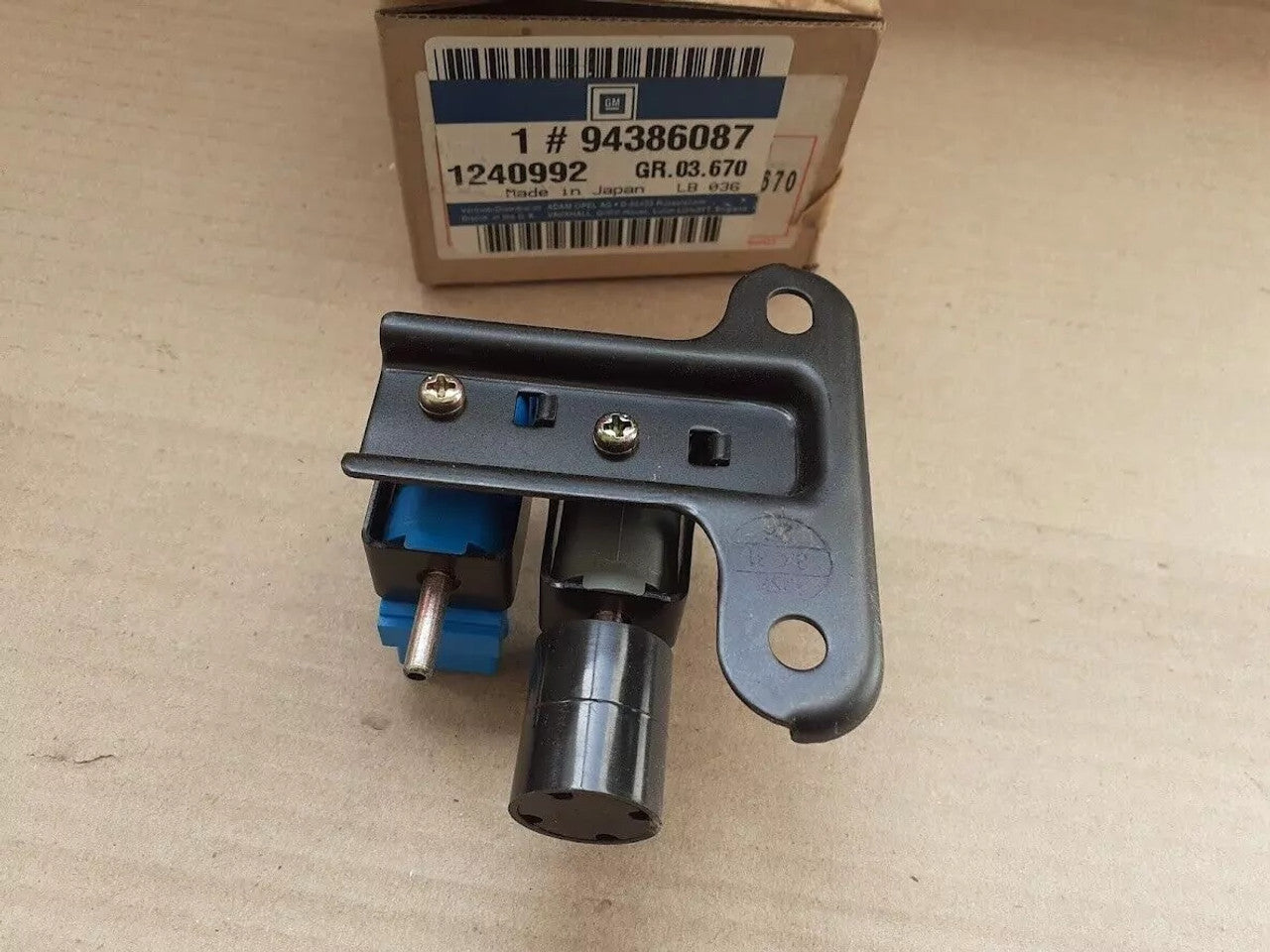 Fuel Control Vacuum Switch fits Opel Vauxhall Isuzu Chevrolet 94386087 Genuine 8943860870 View Rear