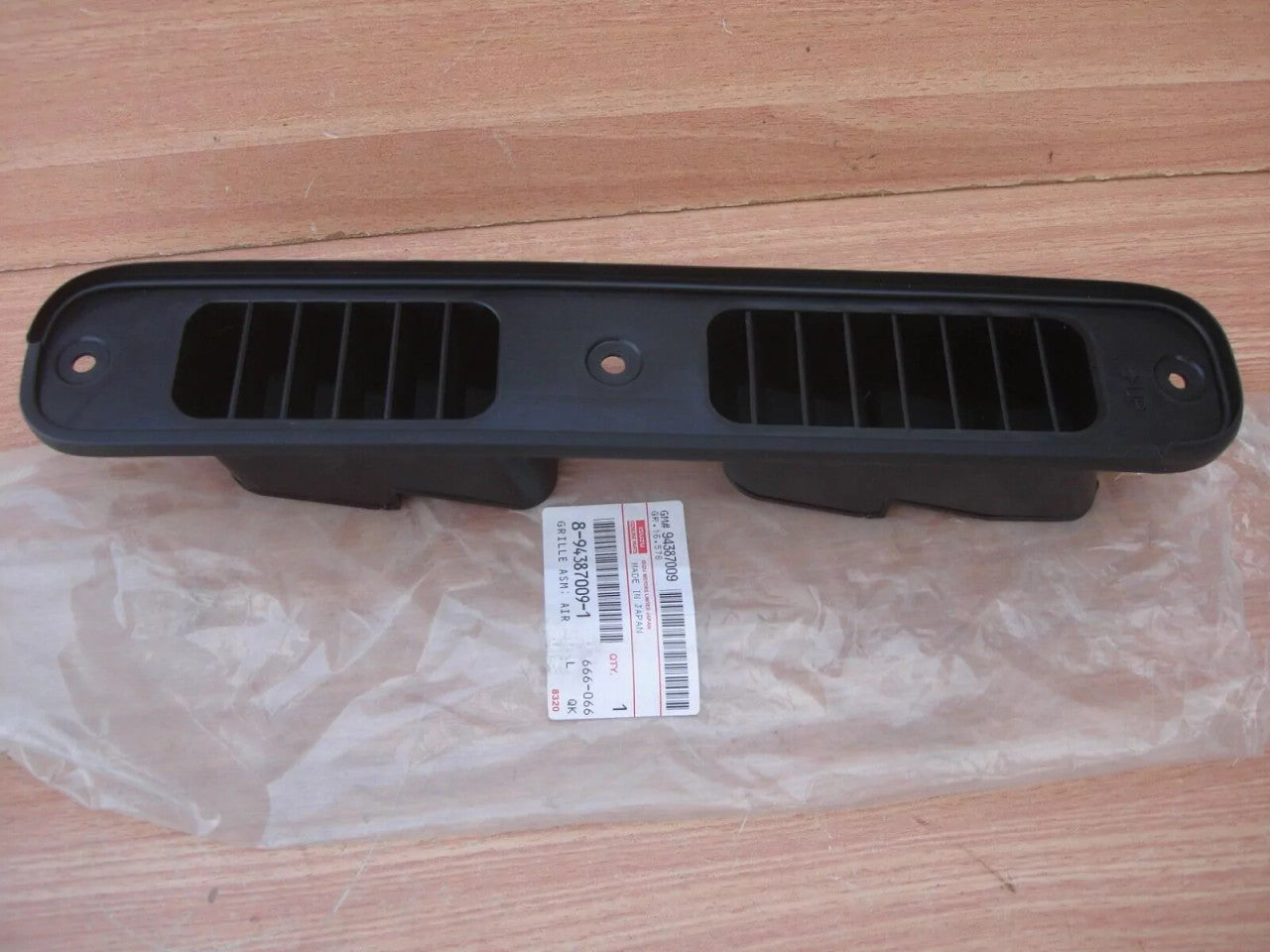 Grille Air Outlet Left fits Isuzu Pickup TF Opel Campo Chevrolet LUV 8943870091 View Front