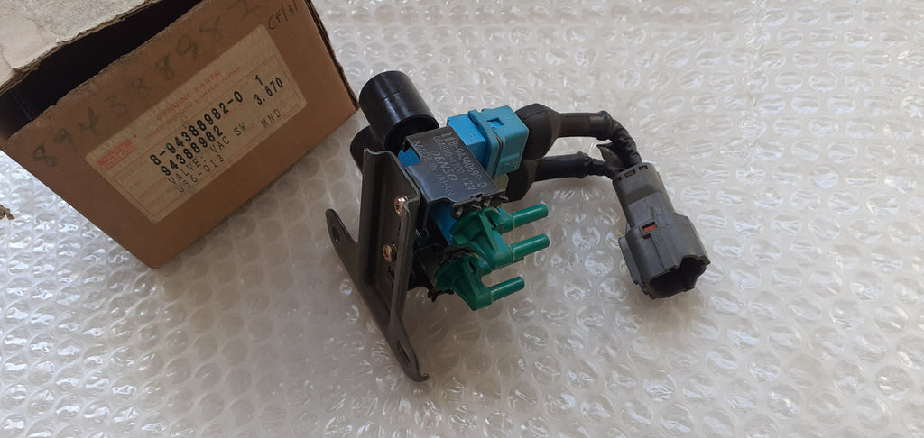EGR Vacuum Switch Valve fits Isuzu Pickup Chevrolet LUV 8943889820 Genuine View Front