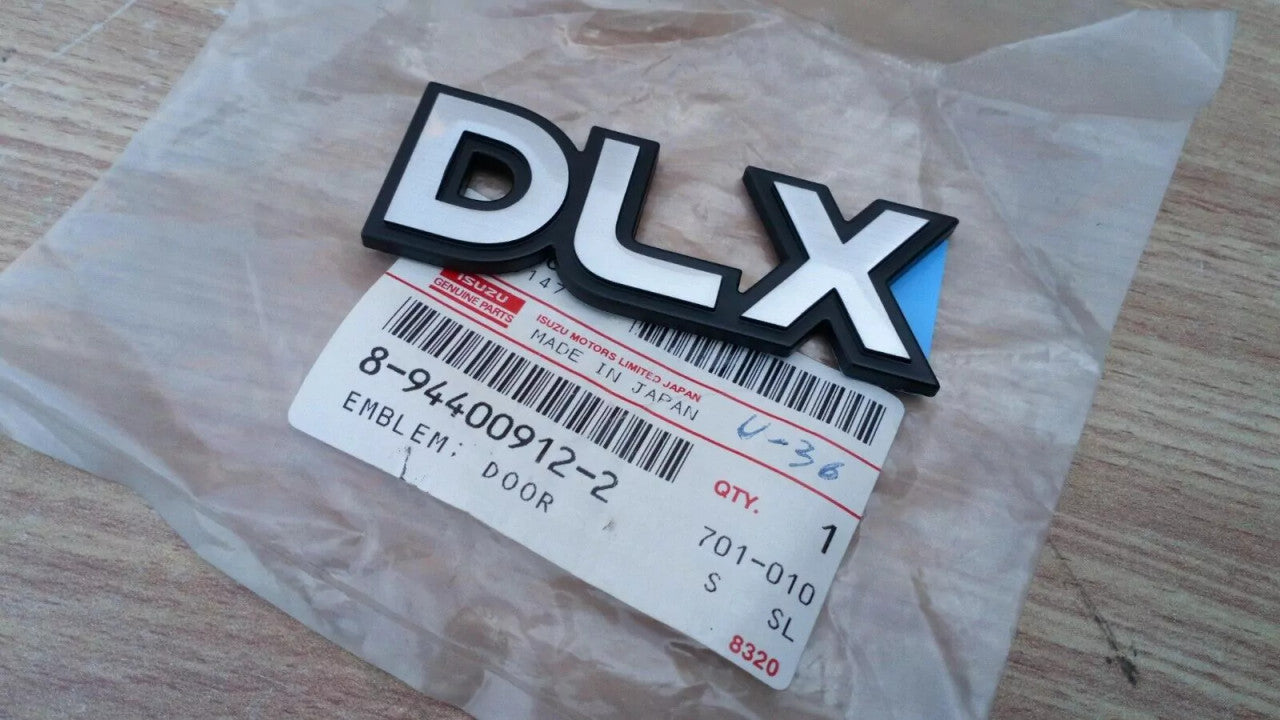 Emblem DLX fits Isuzu Chevrolet Opel Vauxhall 8944009122 Genuine View Front