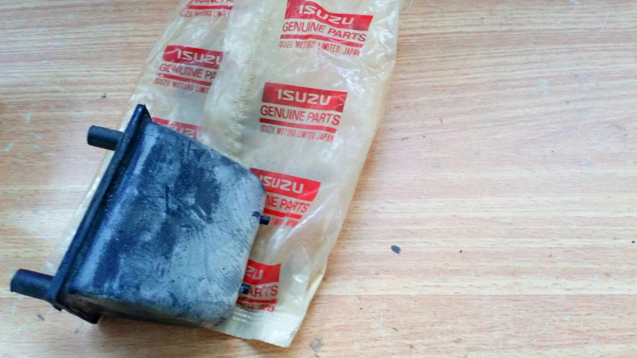 2x Front Suspension Stopper fits Isuzu Chevrolet Opel Pickup 2WD Genuine 8944336730 View Front