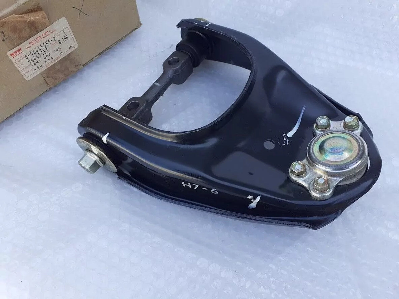 Control Arm Upper Left fits Isuzu Pickup TFR Chevrolet LUV Opel Campo Genuine 8944455512 View Right