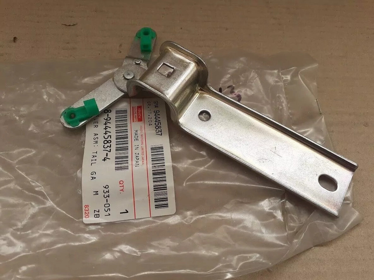 Tailgate Lock Lever fits Isuzu Pickup TF Chevrolet LUV 8944458374 Genuine View Front