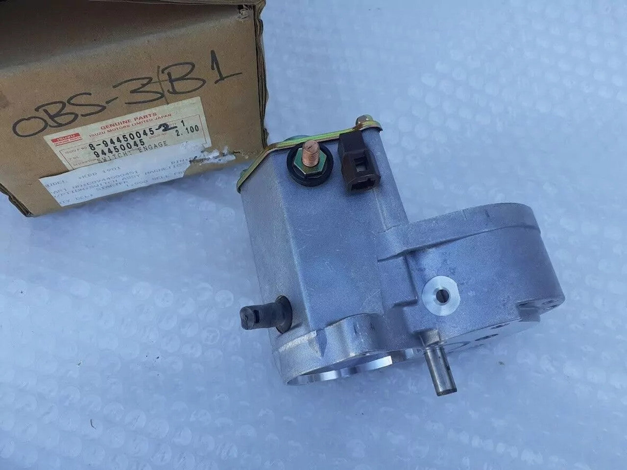Starter Switch Engage fits Isuzu Pickup TF NHR NKR Chevrolet LUV 8944500452 View Close Up Rear