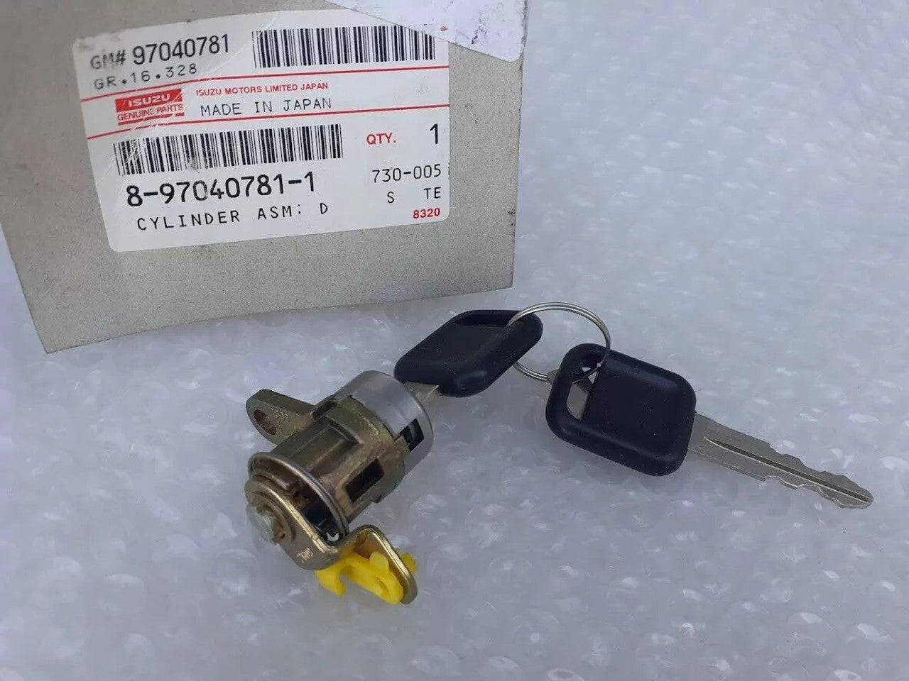 Door Lock Cylinder with Keys fits Isuzu Pickup Chevrolet LUV 8970407811 Genuine View Front