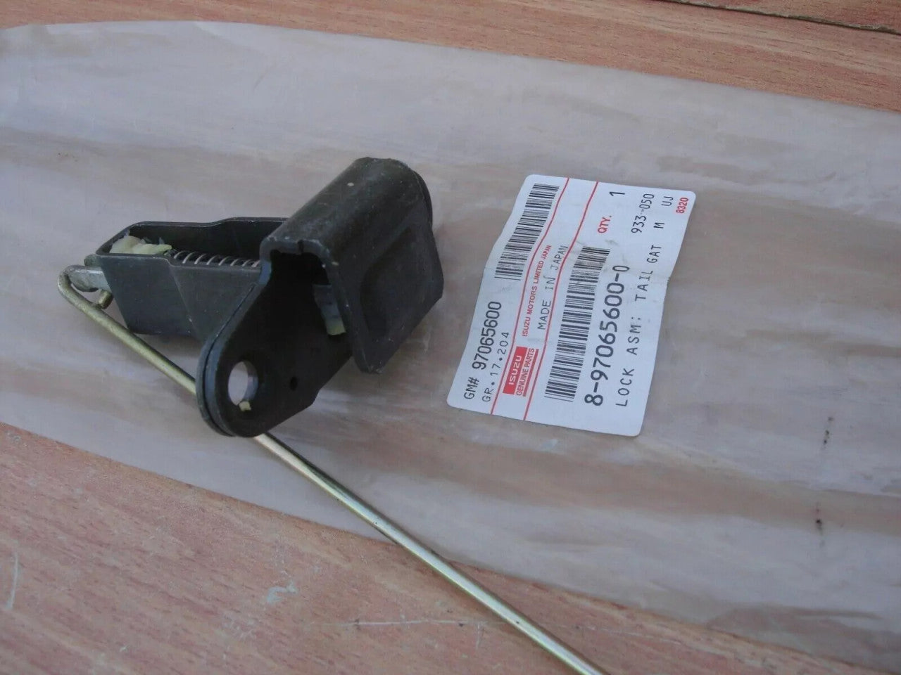 Lock Tailgate Right fits Isuzu Pickup TF Chevrolet LUV Opel Campo Genuine 8970656000 View Right