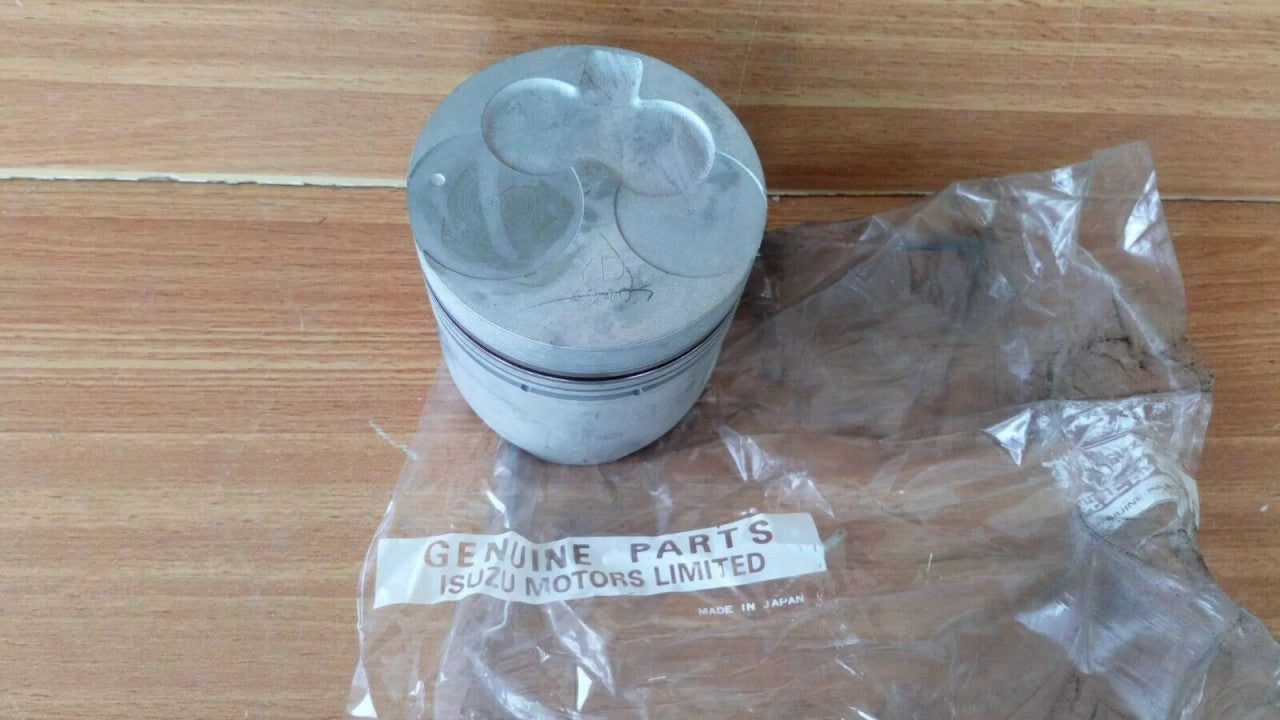 4x Pistons STD fits Opel Vauxhall Corsa B 15D X15D X15TD Isuzu 4EC1 Genuine 8970809570 View Front