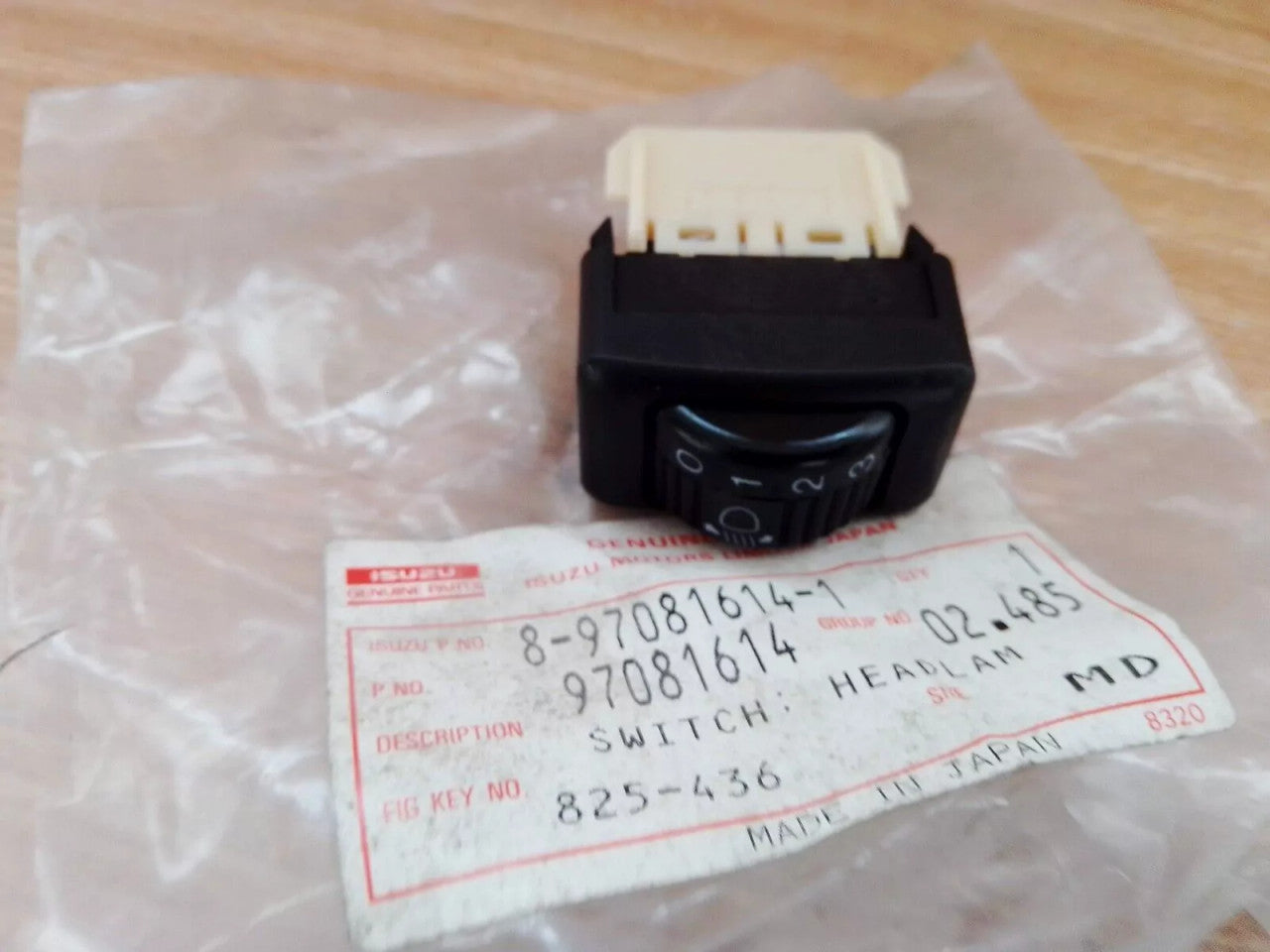 Switch Headlight Height Adjustment fits Isuzu Pickup TF Chevrolet LUV 8970816141 View Front