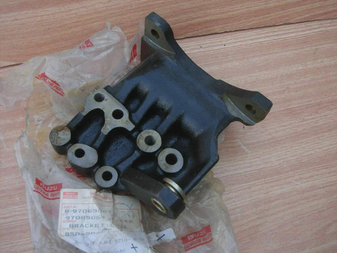 A/C Bracket fits Isuzu Pickup TF Chevrolet LUV Opel Campo 8970850640 Genuine View Front