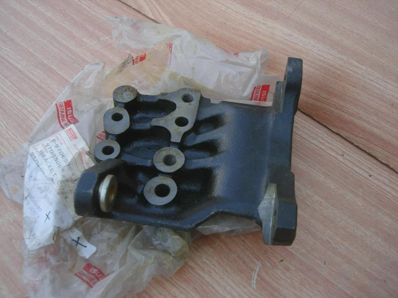 A/C Bracket fits Isuzu Pickup TF Chevrolet LUV Opel Campo 8970850640 Genuine View Rear