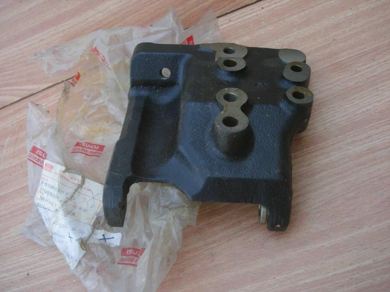 A/C Bracket fits Isuzu Pickup TF Chevrolet LUV Opel Campo 8970850640 Genuine View Left