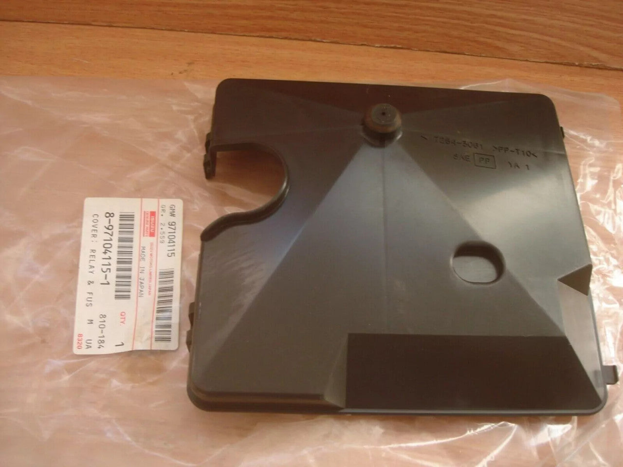 Fuse Box Cover Lower fits Isuzu Pickup TF Chevrolet LUV 8971041151 Genuine View Upper