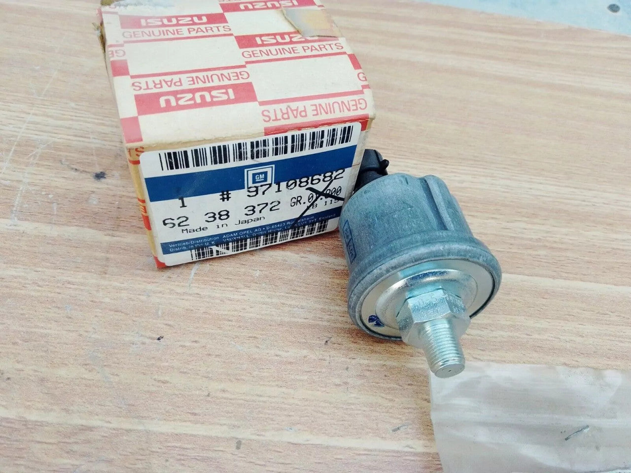Oil Pressure Switch fits Opel Vauxhall Frontera Isuzu Trooper Chevrolet 4JB1T 8971086820 View Rear