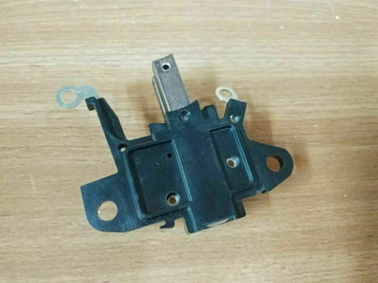 Alternator Carbon Brushes fits Isuzu Opel Chevrolet 4EC1 4EE1 X17TD 15TD 8971226420 View Right