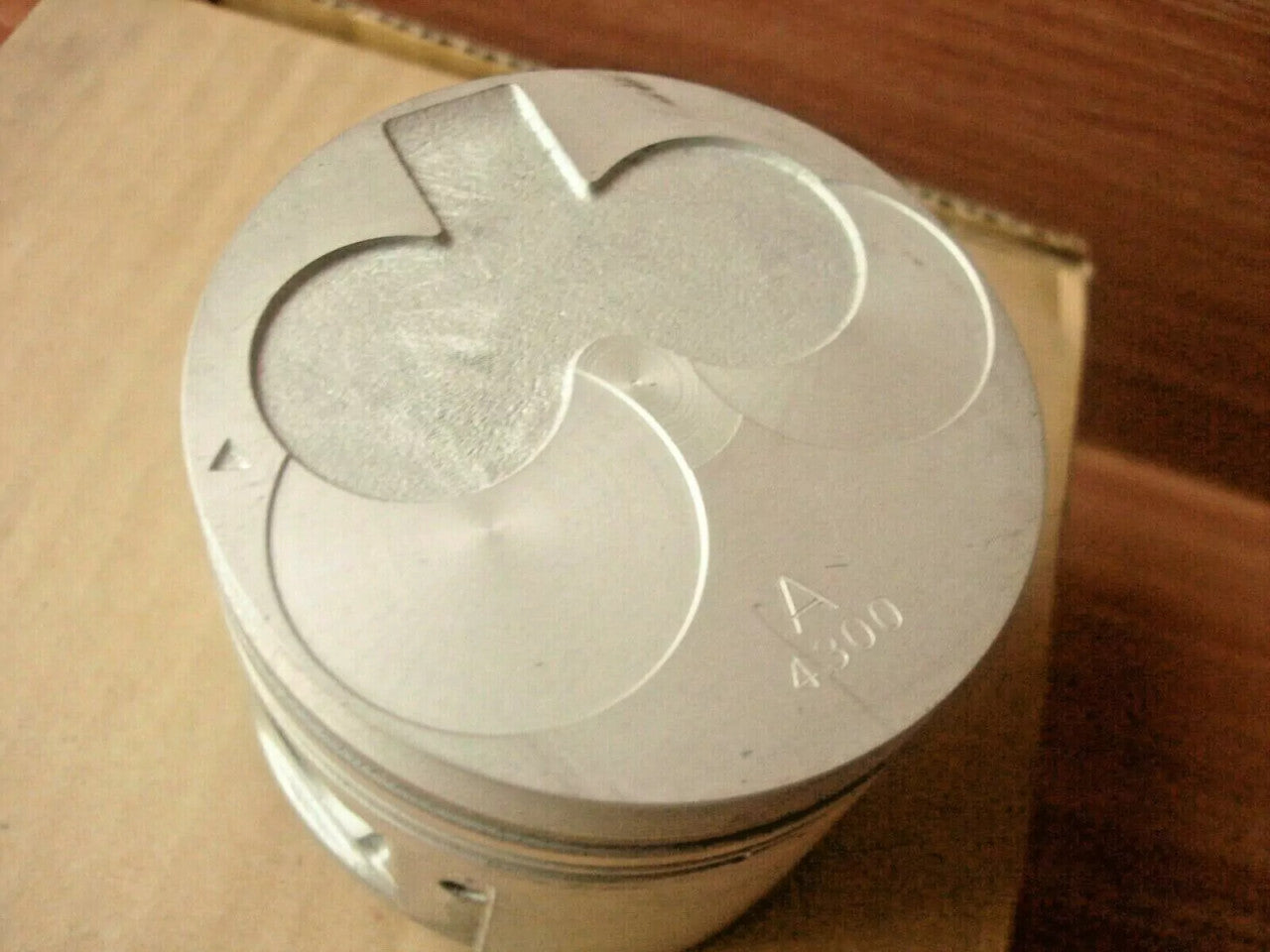 4x Pistons fits Isuzu 4EE1 Opel Vauxhall Corsa B 1.7D X17D Genuine 8971294300 View Left