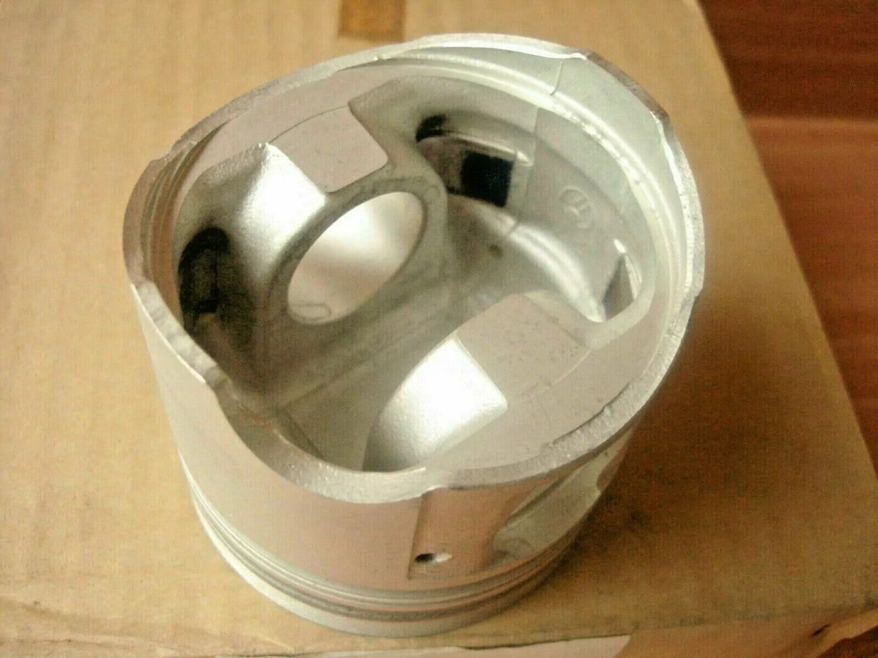 4x Pistons fits Isuzu 4EE1 Opel Vauxhall Corsa B 1.7D X17D Genuine 8971294300 View Upper