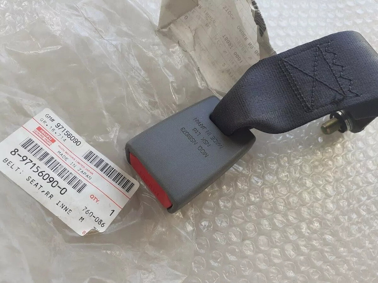 Rear Seat Belt Inner fits Isuzu Pickup TF Chevrolet LUV 8971560900 Genuine View Rear