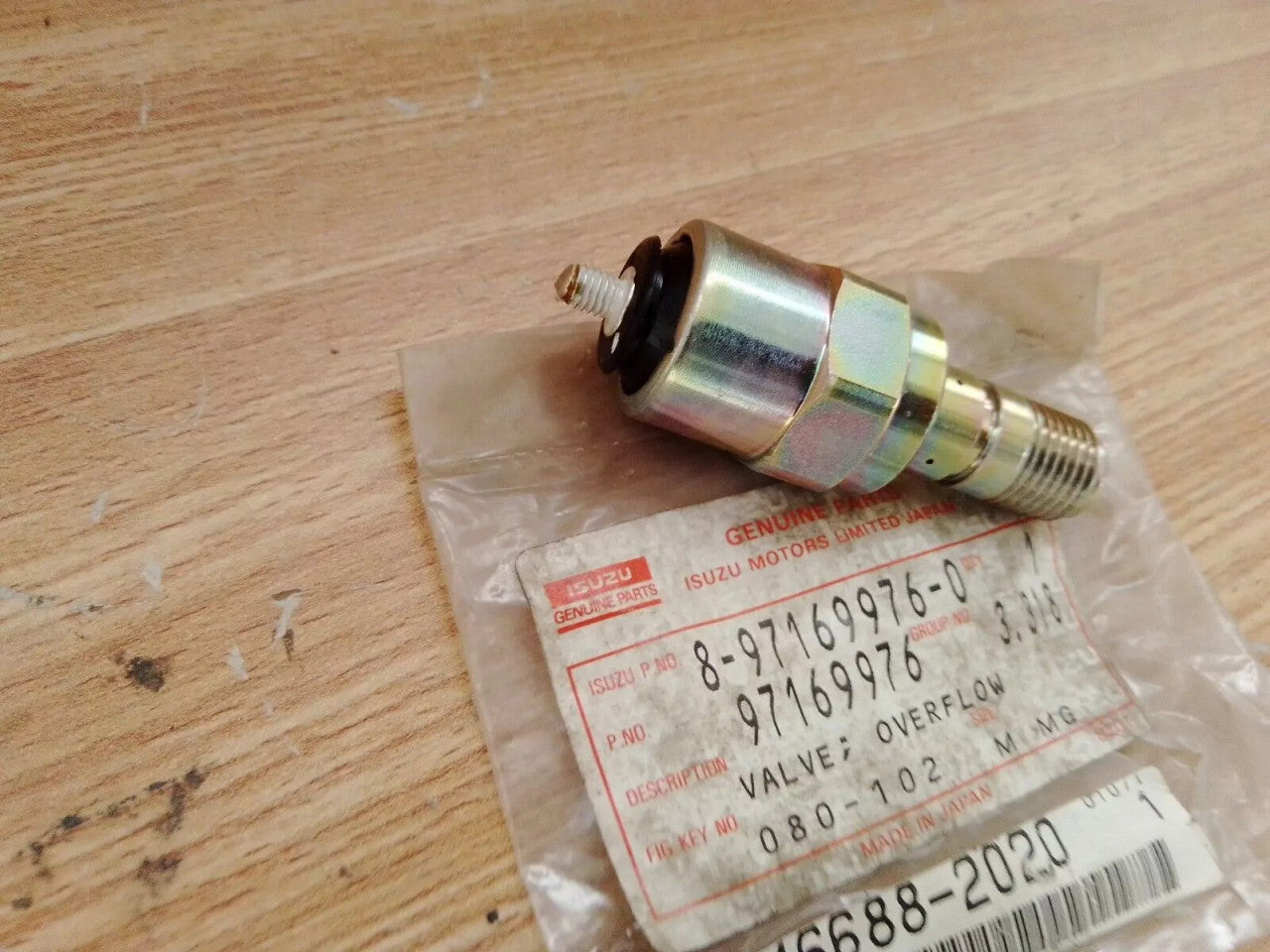 Fuel Pump Overflow Valve fits Isuzu Pickup TF Chevrolet LUV 8971699760 Genuine View Front