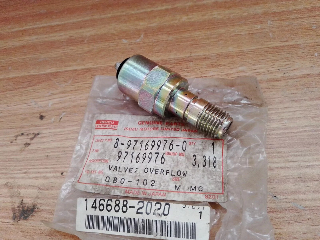 Fuel Pump Overflow Valve fits Isuzu Pickup TF Chevrolet LUV 8971699760 Genuine View Rear