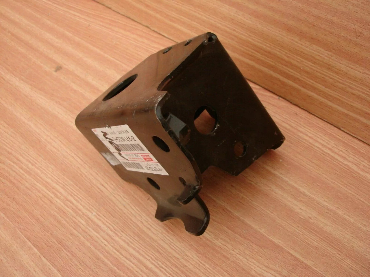 Frame Bracket Front Left fits Isuzu TFS TFR Pickup Chevrolet LUV Holden Rodeo 8971707250 View Close Up Right