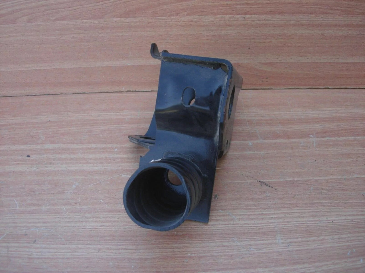 Bracket Front Right fits Isuzu Pickup TF Chevrolet LUV Opel Campo Genuine 8971707260 View Rear
