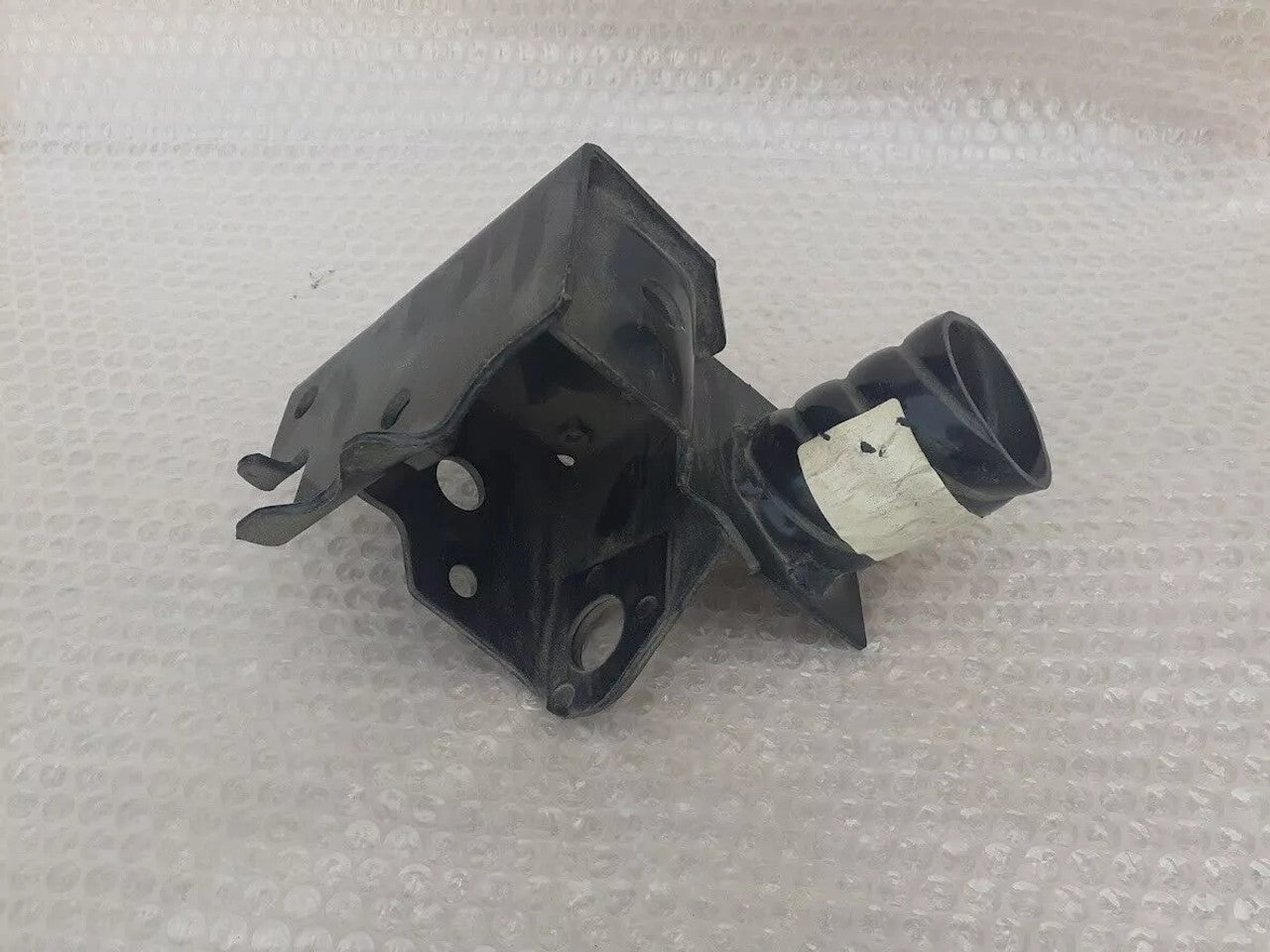 Bracket Front Right fits Isuzu Pickup TF Chevrolet LUV Opel Campo Genuine 8971707260 View Lower