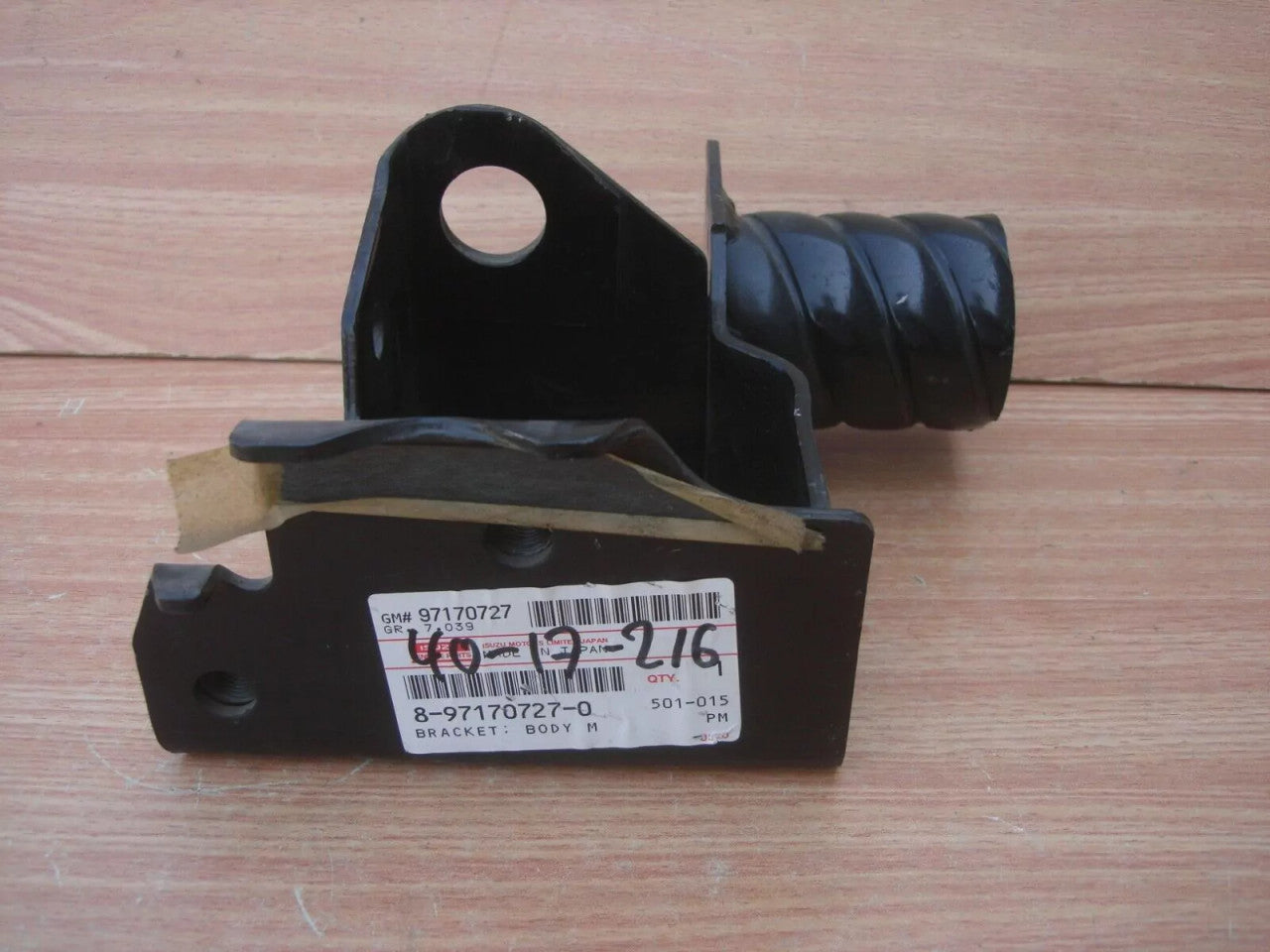Front Mounting Bracket Left fits Isuzu Pickup TFS Chevrolet LUV Opel Campo 8971707270 View Front