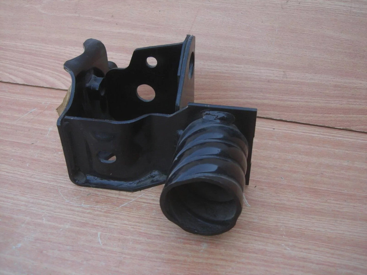 Front Mounting Bracket Left fits Isuzu Pickup TFS Chevrolet LUV Opel Campo 8971707270 View Right