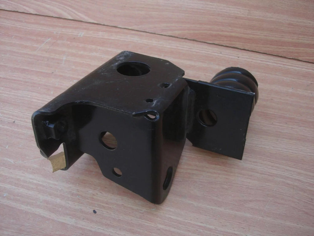 Front Mounting Bracket Left fits Isuzu Pickup TFS Chevrolet LUV Opel Campo 8971707270 View Left