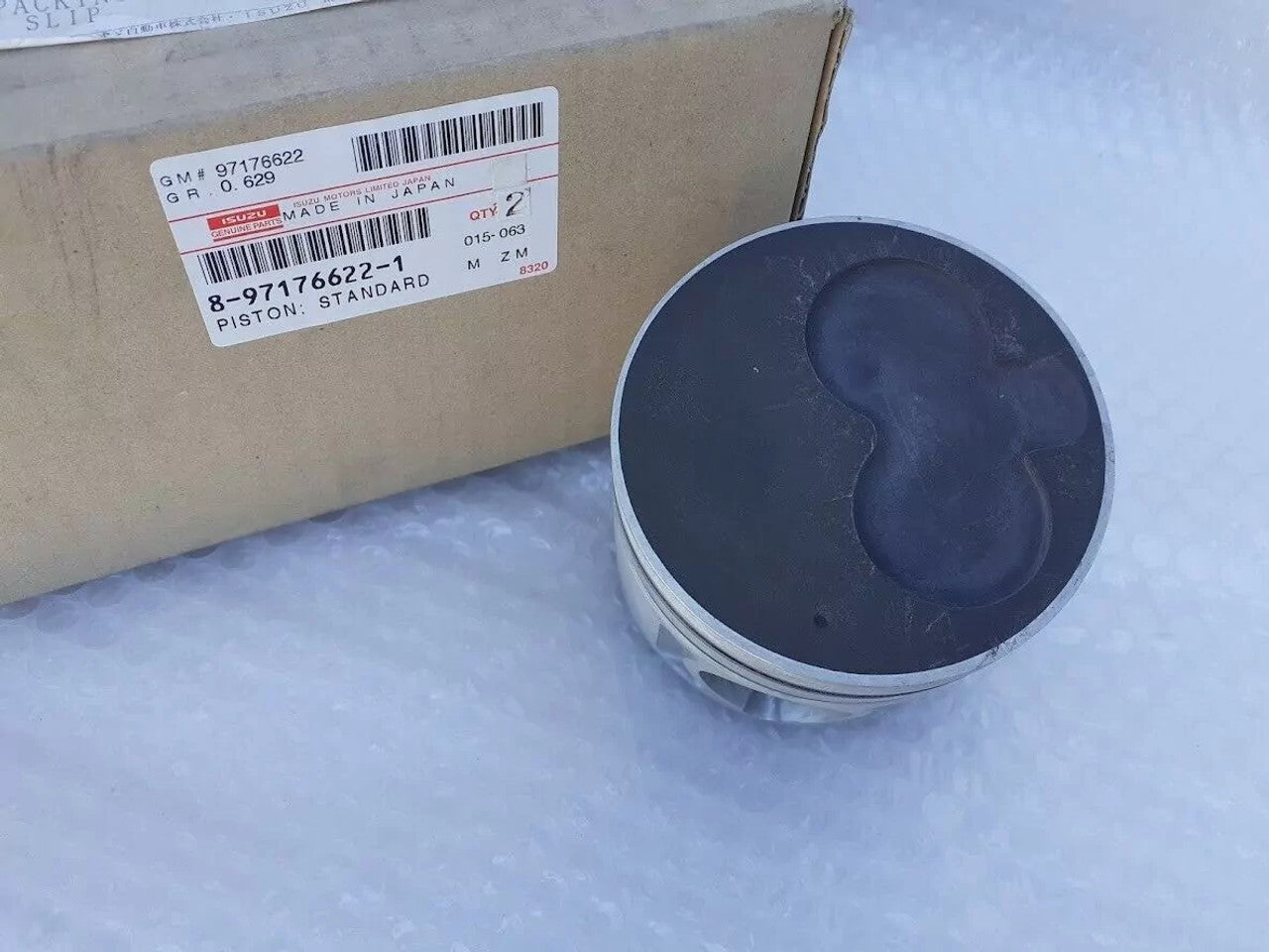 4x Pistons fits Isuzu Pickup Trooper Chevrolet LUV 4JG2T 8971766221 Genuine View Front