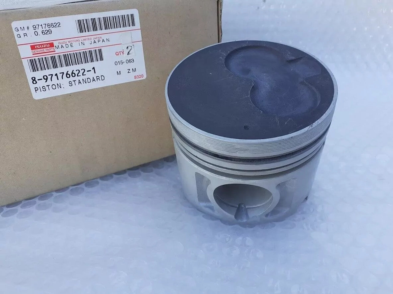 4x Pistons fits Isuzu Pickup Trooper Chevrolet LUV 4JG2T 8971766221 Genuine View Rear