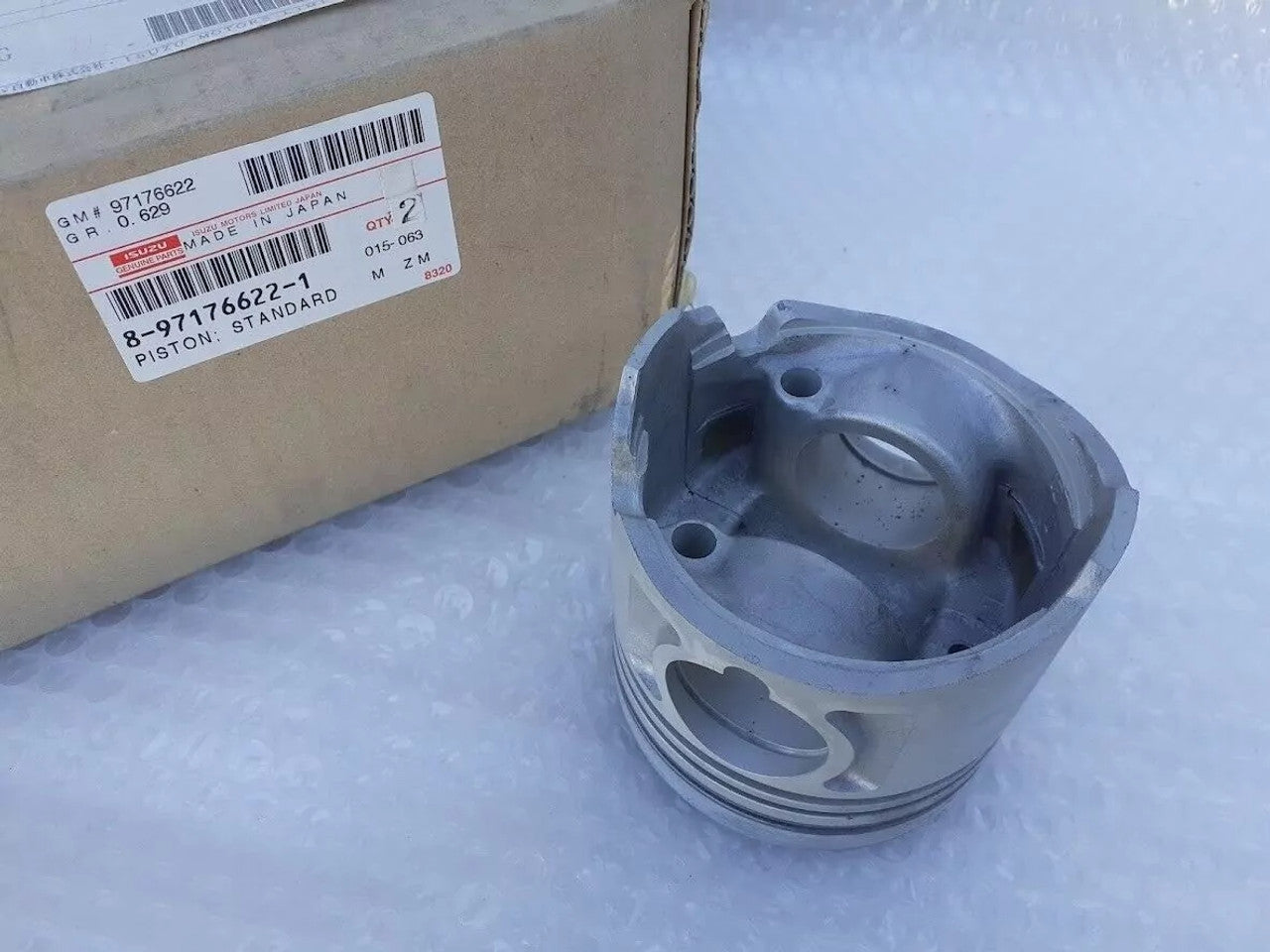 4x Pistons fits Isuzu Pickup Trooper Chevrolet LUV 4JG2T 8971766221 Genuine View Right