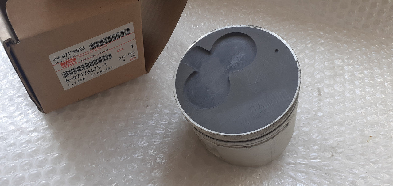 4x Pistons fits Isuzu 31TD 4JG2 8971766231 Genuine View Front