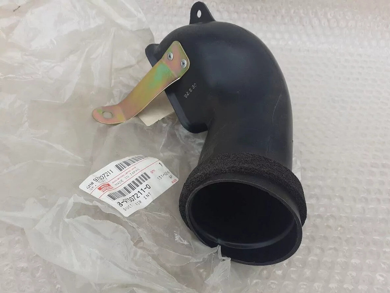 Air Filter Box Pipe Duct fits Isuzu Pickup TF Chevrolet LUV 8973072110 Genuine View Right