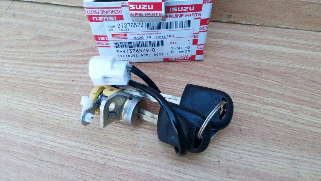 Door Lock Barrel Right RHD fits Isuzu Pickup D-Max Dmax 8973765790 Genuine View Front