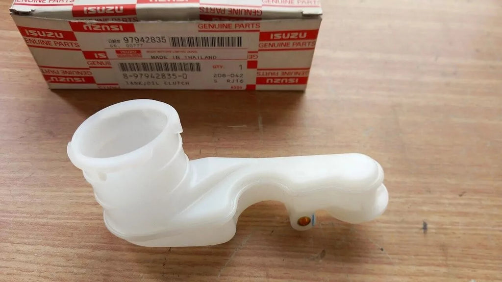 Clutch Master Cylinder Tank RHD fits Isuzu Pickup Dmax D-Max 8979428350 Genuine View Right