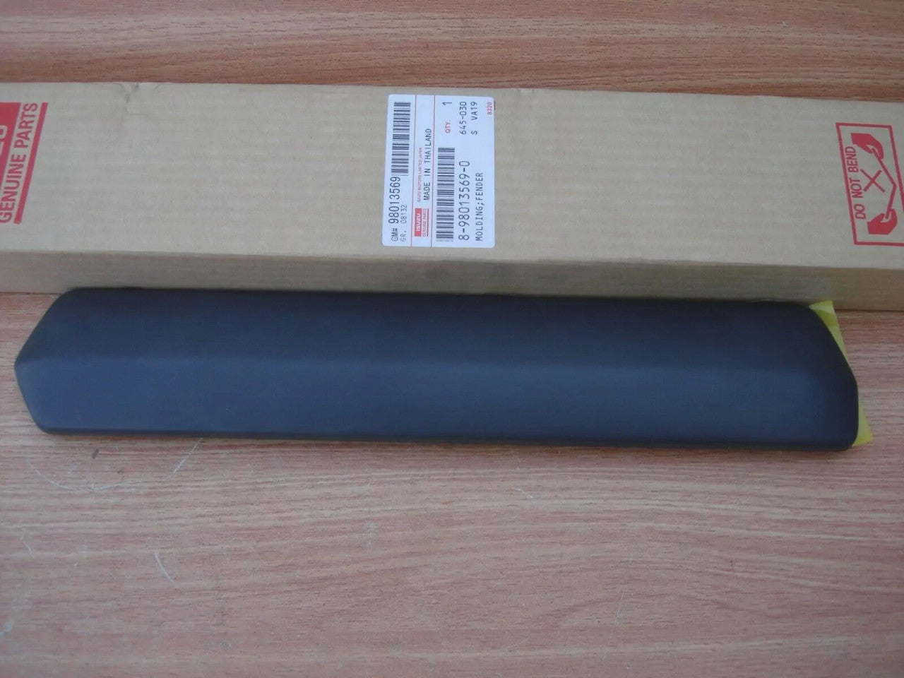 Moulding Rear Fender Left fits Isuzu Dmax D-Max 8980135690 Genuine View Front