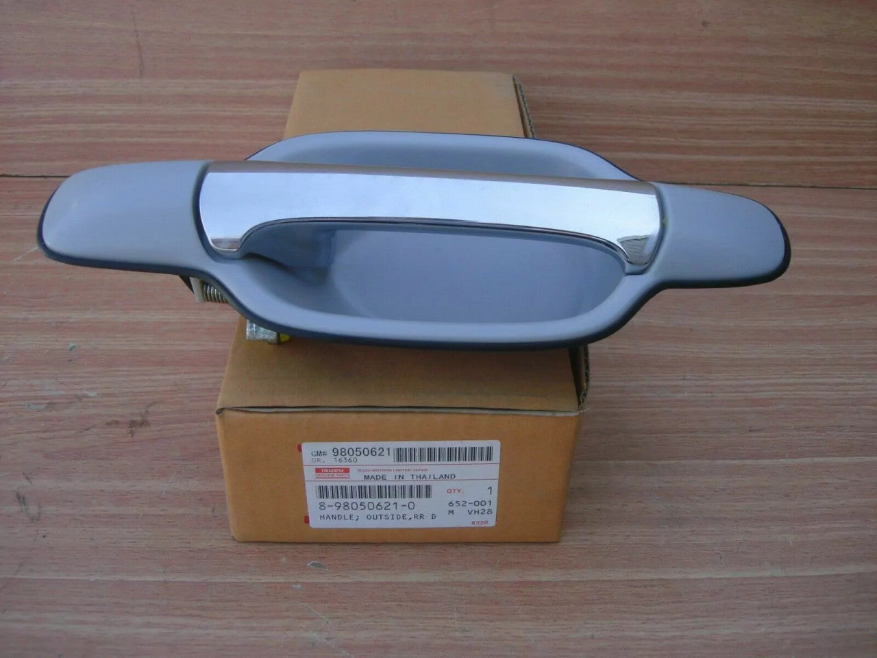 Exterior Door Handle Rear Left fits Isuzu Dmax D-Max Rodeo 8980506210 Genuine View Front