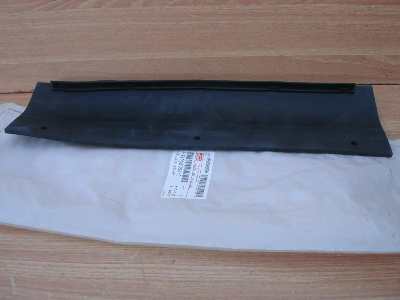 Hood Bonnet Air Scoop Seal fits Isuzu Dmax D-Max Rodeo Denver 8980560560 Genuine View Front
